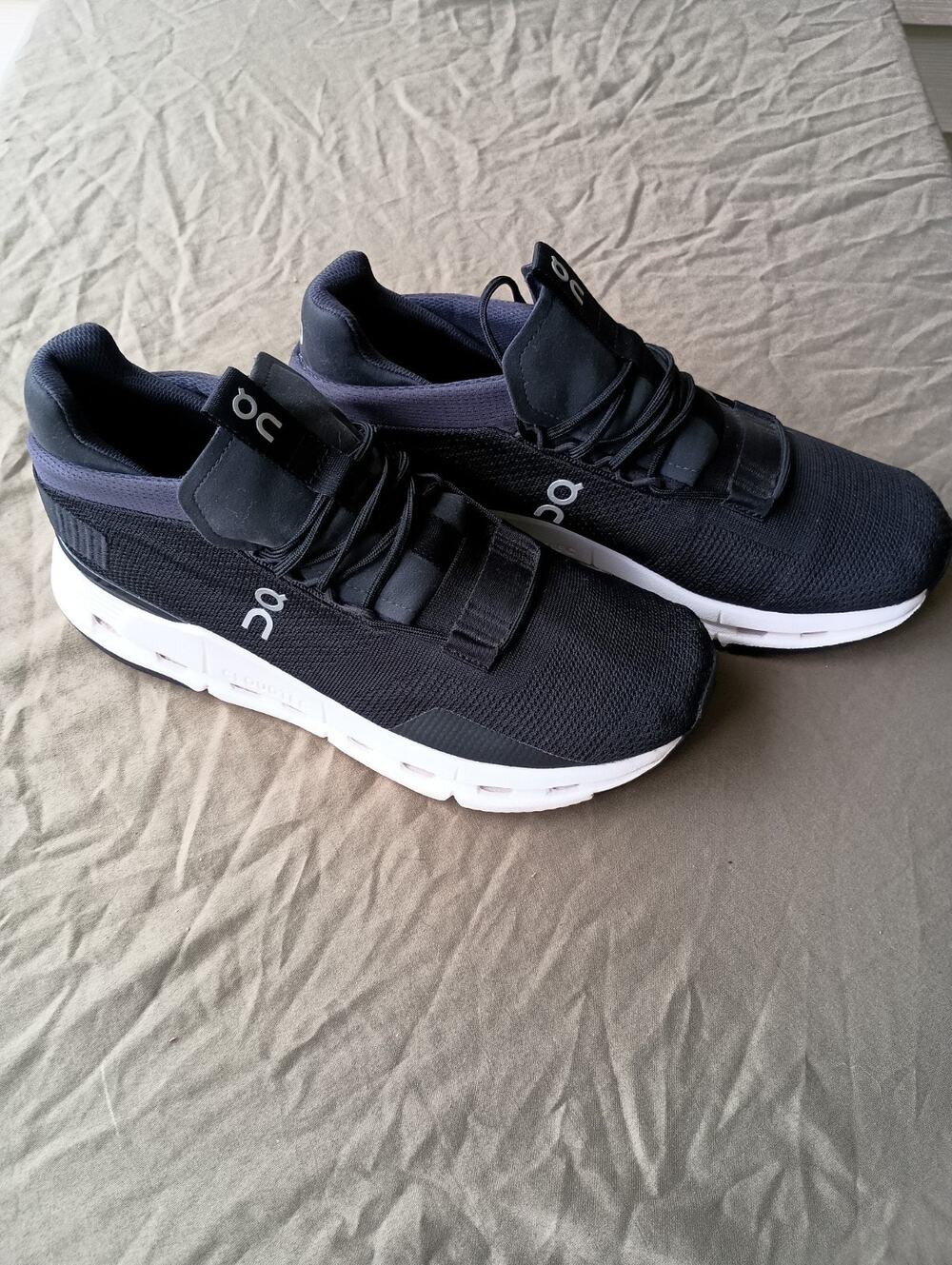 On Cloud Cloudnova Black Running Shoes Womens Size 9.5 Only Worn A Few Times